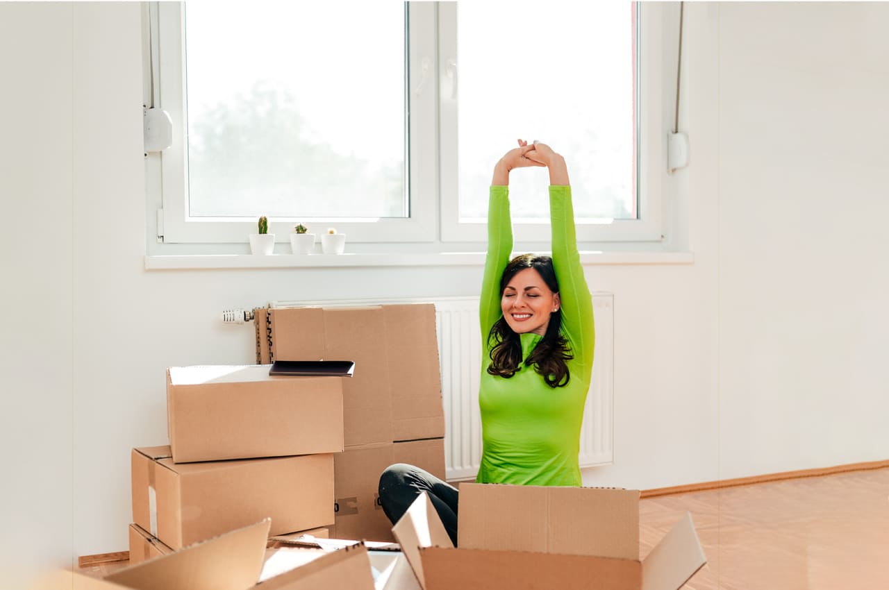 Veseli par se useljava u novi stan